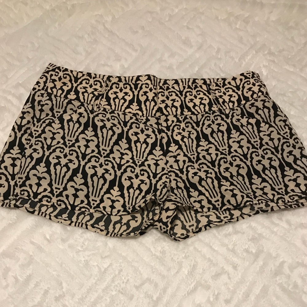 Lace pattern shorts